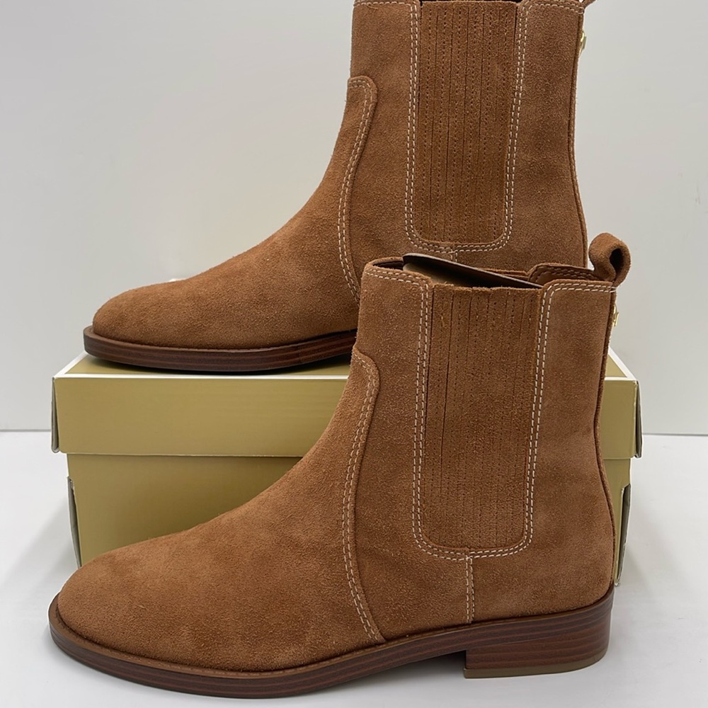 MICHAEL KORS ELLA FLAT BOOTIE SUEDE
49F4ELFE5S
LUGGAGE